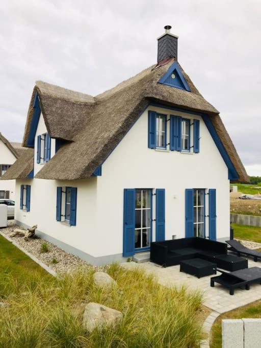 Reetdachhaus Seasons Mit Kamin & Sauna Gross Schwansee Exterior photo